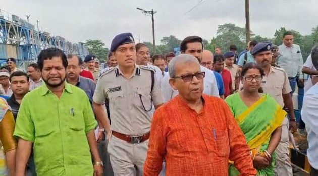 সংস্কারের পর দুর্গাপুর ব্যারেজ পরিদর্শনে সেচমন্ত্রী মানস ভুঁইয়া