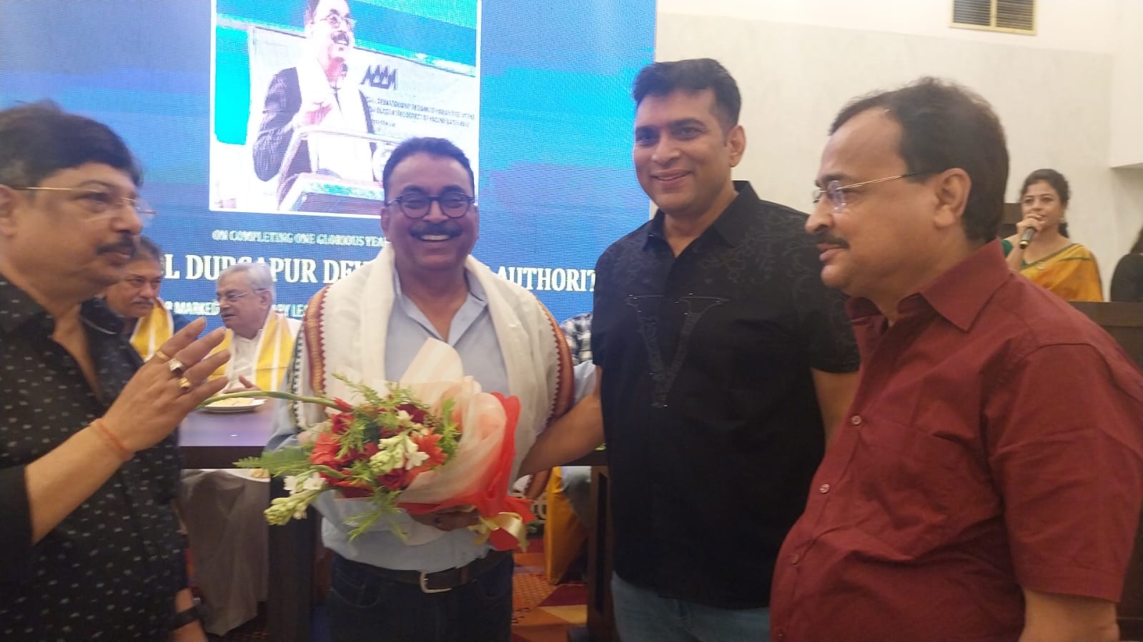 বনিক সভার সংবর্ধনা এডিডিএর চেয়ারম্যান কবি দত্তকে
