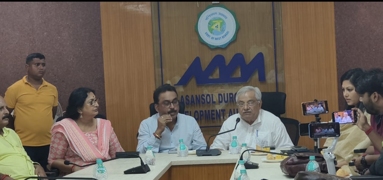 পশ্চিম বর্ধমান জেলা সম্মান পুরস্কার প্রদান নিয়ে সাংবাদিক বৈঠক মন্ত্রী প্রদীপ মজুমদারের