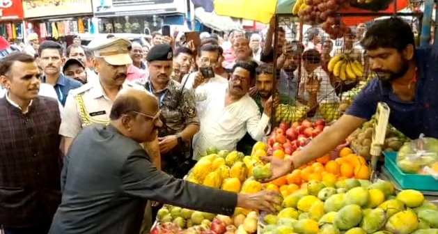 দুর্গাপুরের বেনাচিতি বাজারে হটাৎই রাজ্যপাল সিভি আনন্দ বোস