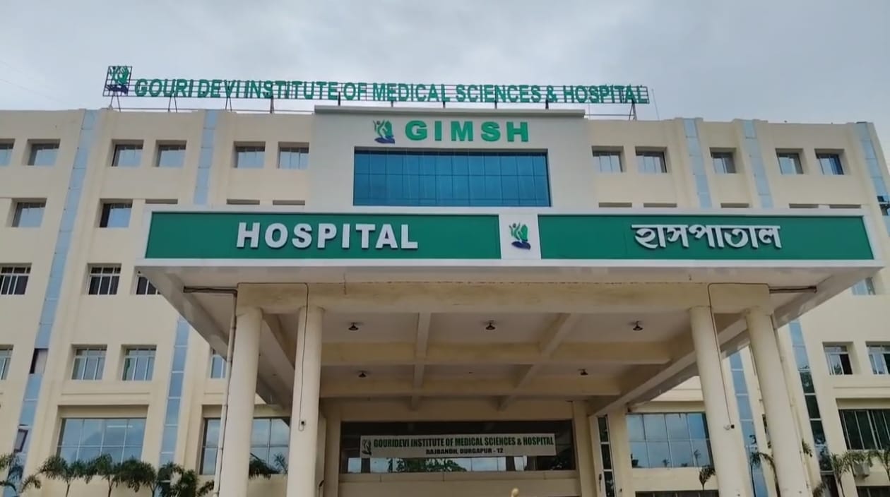 রাজবাঁধের বেসরকারি মেডিকেল কলেজ হাসপাতালের জানালা কাঁচ লাগাতে গিয়ে পড়ে মৃত্যু ঠিকা শ্রমিকের