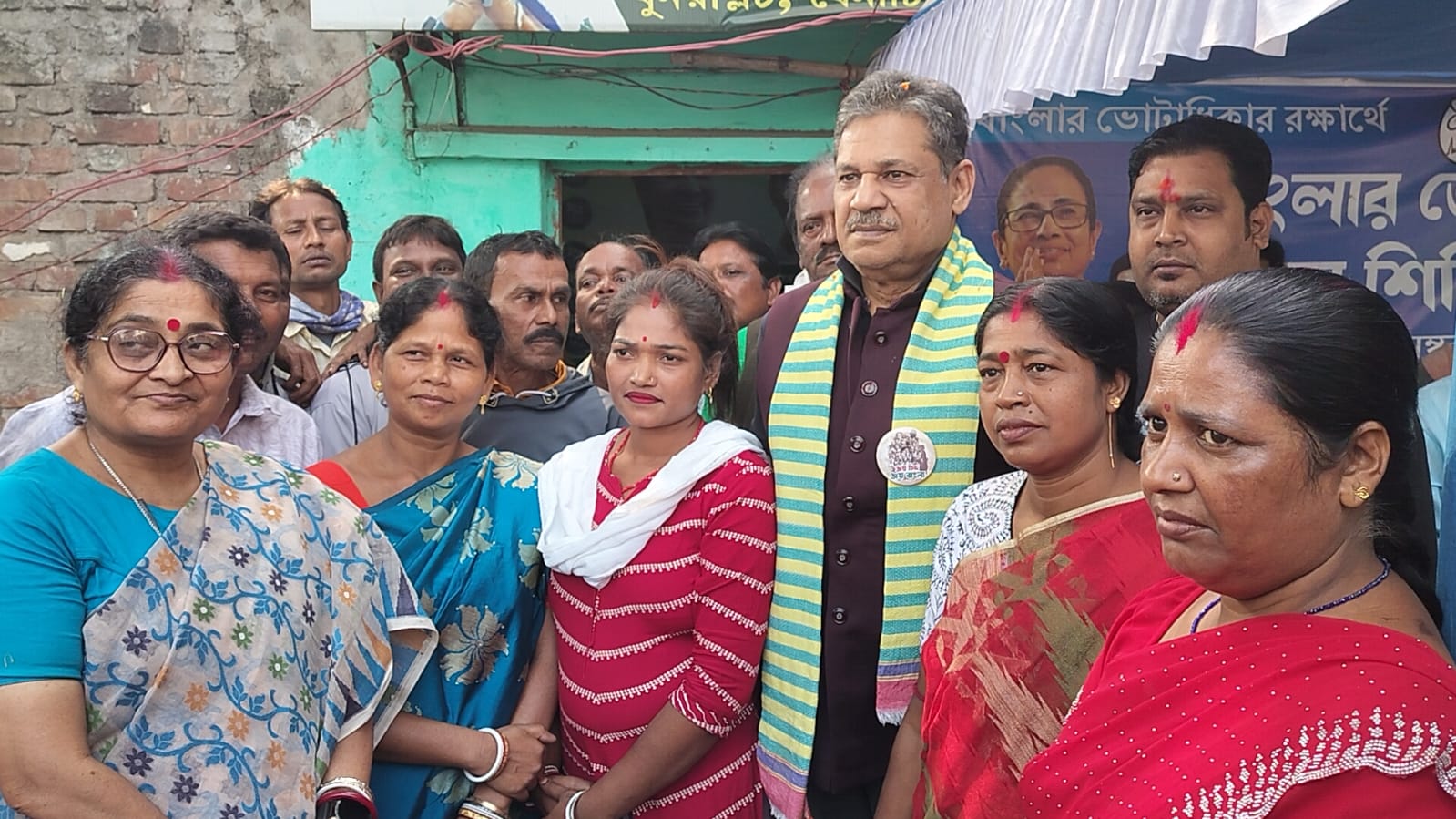 ভোটরক্ষা শিবির পরিদর্শনে সাংসদ