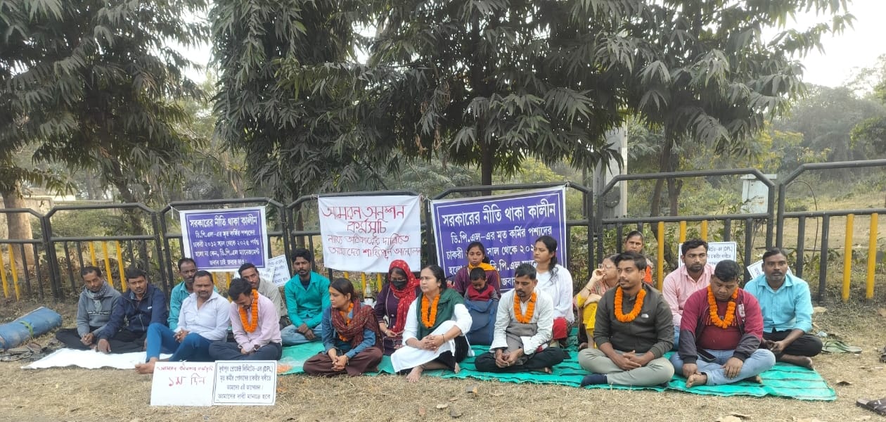 পুনর্বাসনের ফাইল জমে ধুলো, অনশনে জীবিত পরিবার