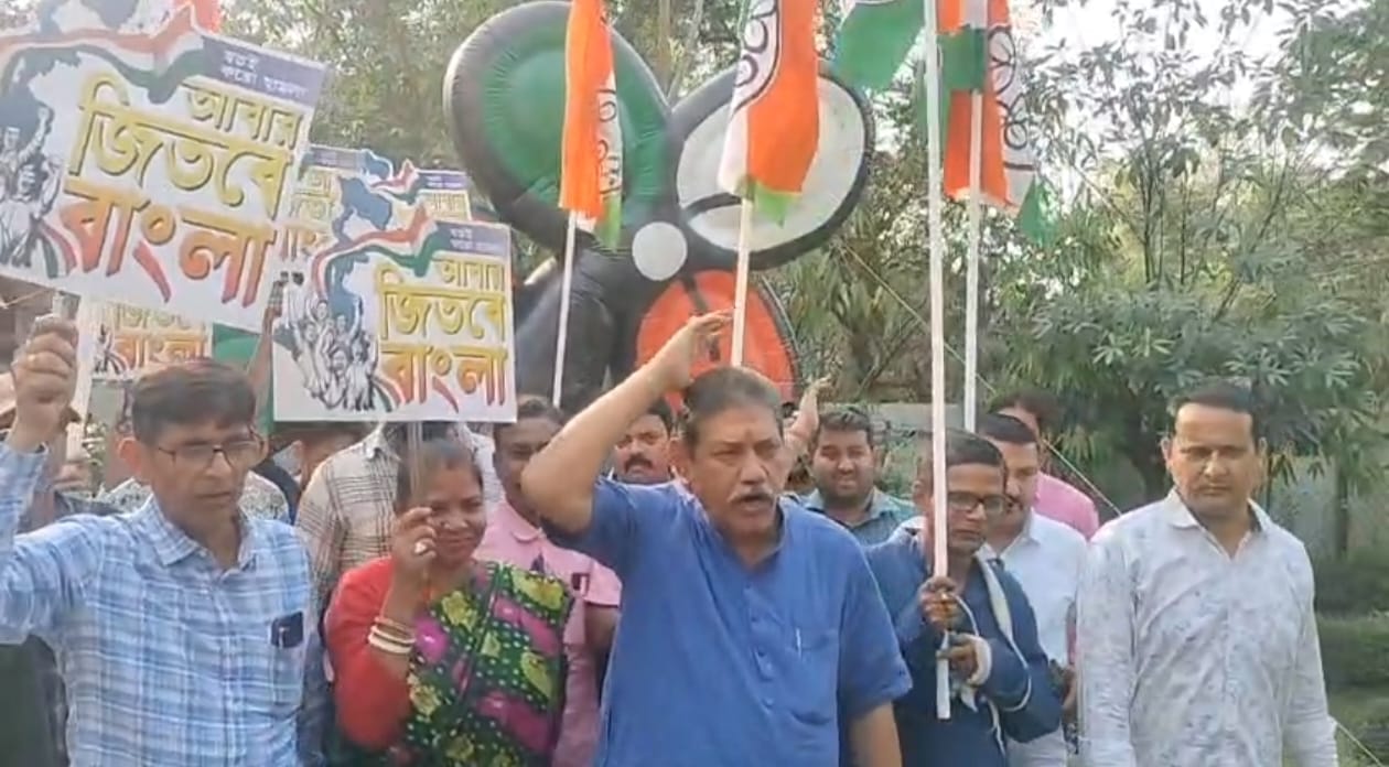 মোদীর সফরের দিনেই উত্তেজনা, মন্ত্রী শশী পাঁজার বাড়িতে হামলার অভিযোগে প্রতিবাদ