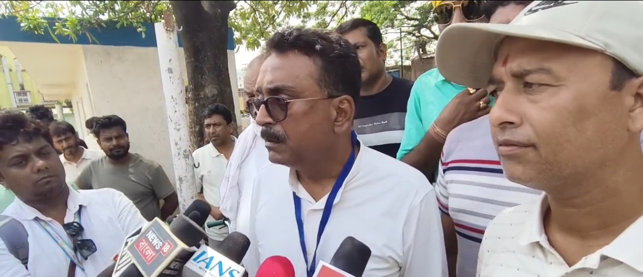 বেনাচিতিতে ভোট বঞ্চনার অভিযোগ, তৃণমূল প্রার্থীর হস্তক্ষেপে টেন্ডার ভোটের ব্যবস্থা
