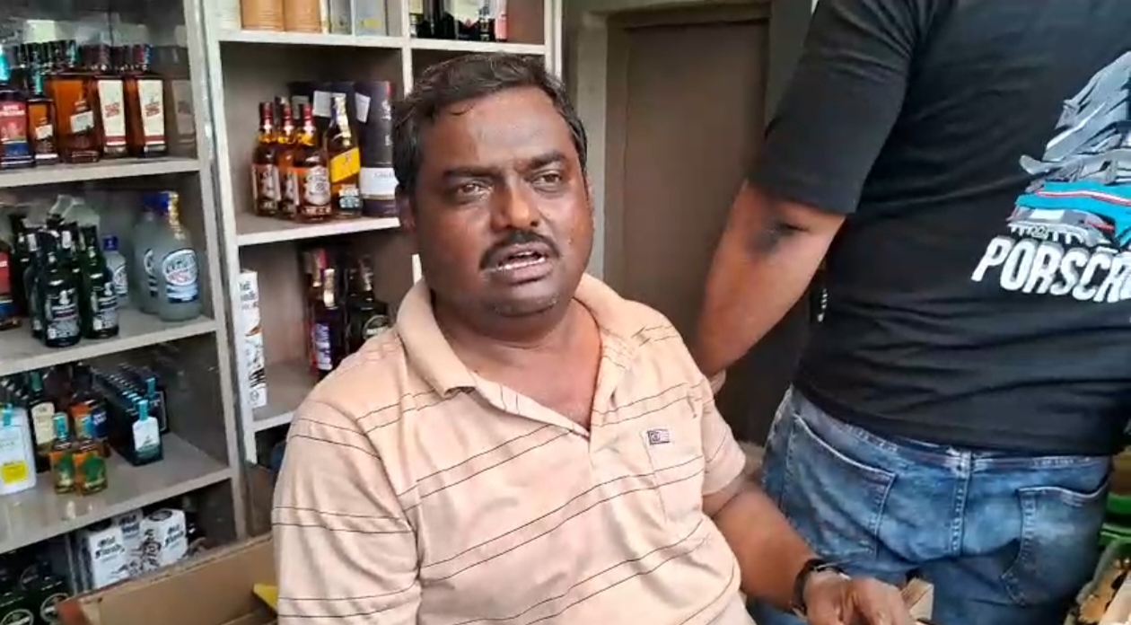 অবশেষে ২৪ এপ্রিল দুপুর ১২টা থেকে সেই নিষেধাজ্ঞা উঠে গেলে, খোলা হয় মদের দোকান