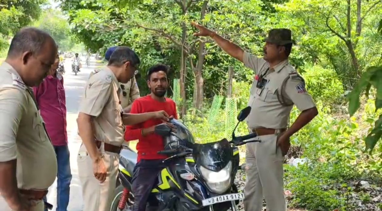 দুর্গাপুরে ট্রাফিক নিয়মে কড়াকড়ি, পথে নামল পুলিশ প্রশাসন