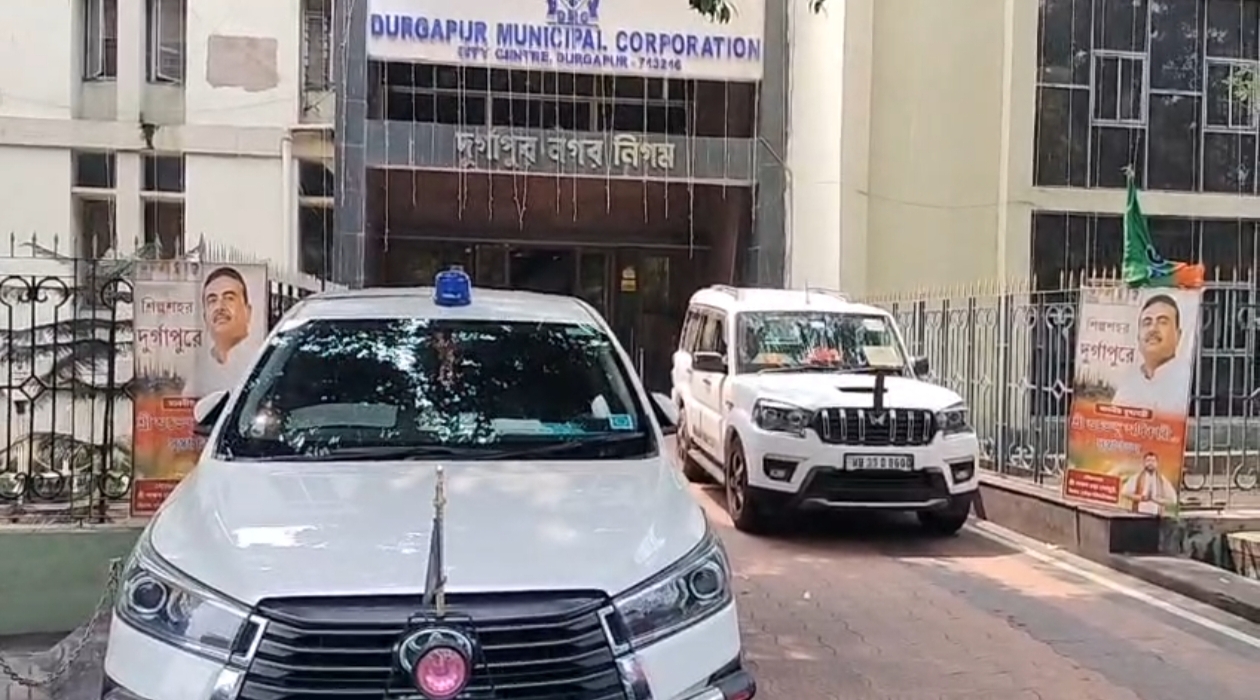 দুর্গাপুর পুরসভার প্রশাসক হিসেবে দায়িত্ব গ্রহণ করলেন জেলাশাসক এস পোন্নাম্বালাম