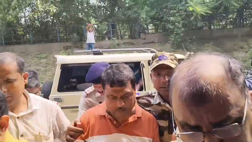 গৃহশিক্ষক থেকে আবাসন সাম্রাজ্যের মালিক! গ্রেপ্তার প্রাক্তন বোরো চেয়ারম্যান রমাপ্রসাদ হালদার
