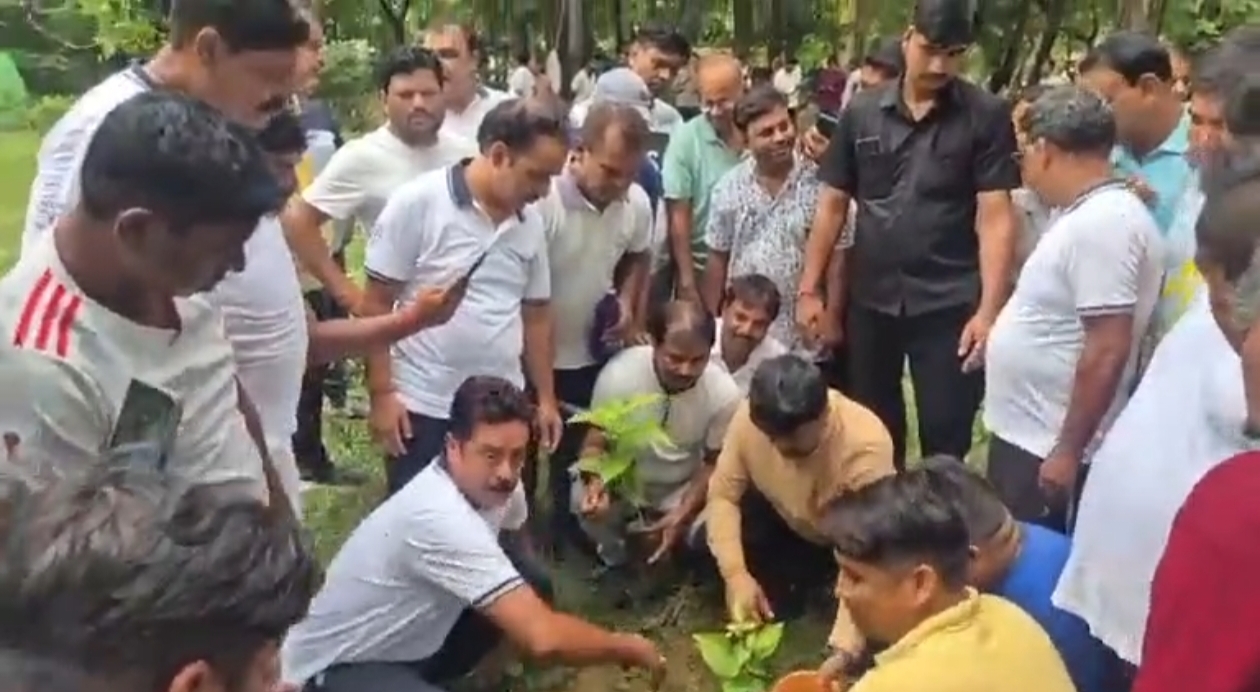 বিশ্ব পরিবেশ দিবসে মেজর পার্কে বৃক্ষরোপণ, পরিবেশ রক্ষার বার্তা বিধায়ক চন্দ্রশেখর বন্দ্যোপাধ্যায়ের