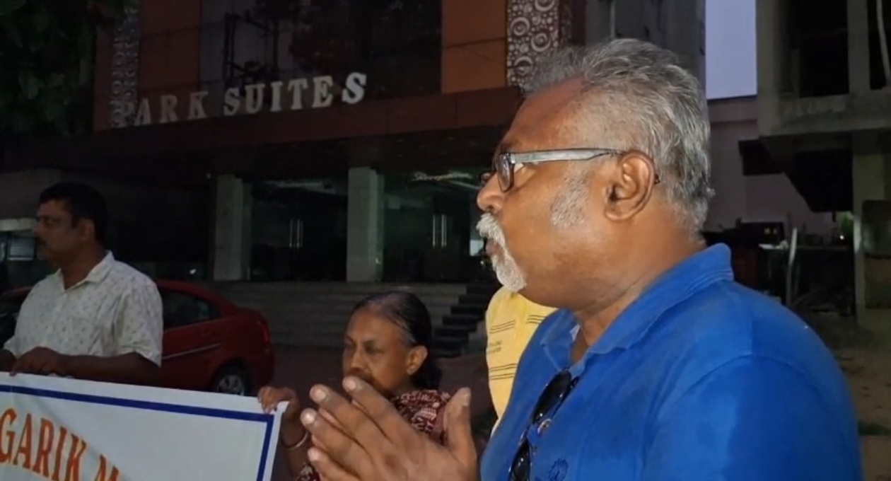 নাবালিকা ছাত্রী গণধর্ষণের অভিযোগে উত্তাল দুর্গাপুর, হোটেল বন্ধের দাবিতে বিক্ষোভ