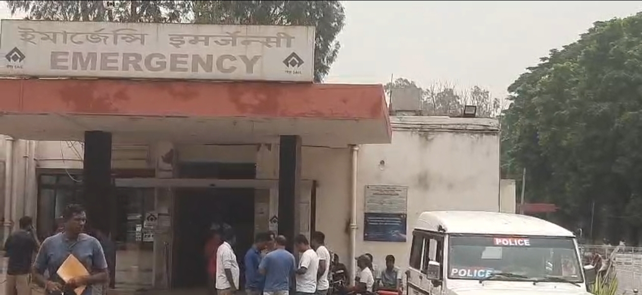 দুর্গাপুরে ১১ হাজার ভোল্টের হাই-টেনশন লাইনে কাজ করতে গিয়ে শ্রমিকের মৃত্যু, ক্ষতিপূরণ ও চাকরির দাবিতে বিক্ষোভ