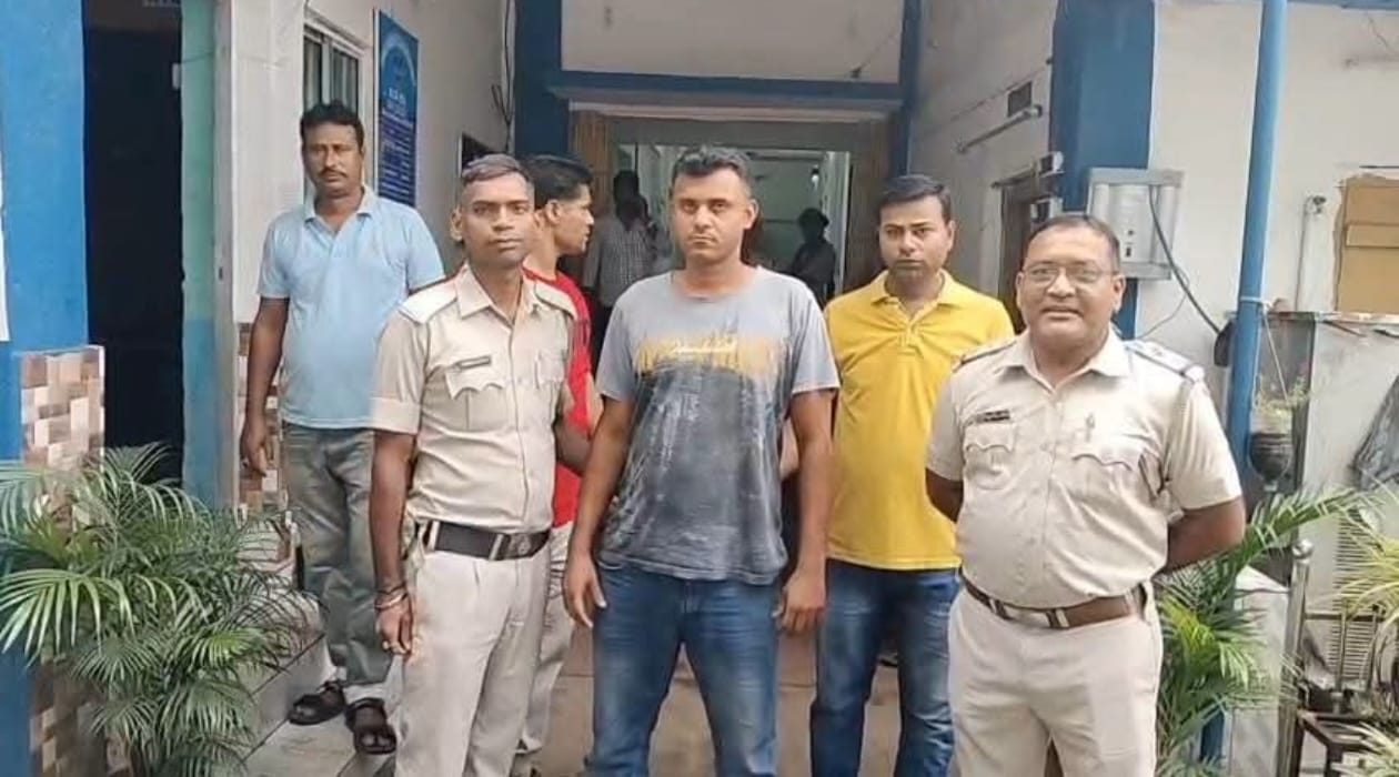 সোলার এনার্জি পার্কের পাশে রাস্তা নির্মাণে ব্যবহৃত যন্ত্রাংশ চুরির কিনারা, চুরি যাওয়া যন্ত্রাংশ উদ্ধার, ধৃত অভিযুক্ত পুলিশ হেফাজতে