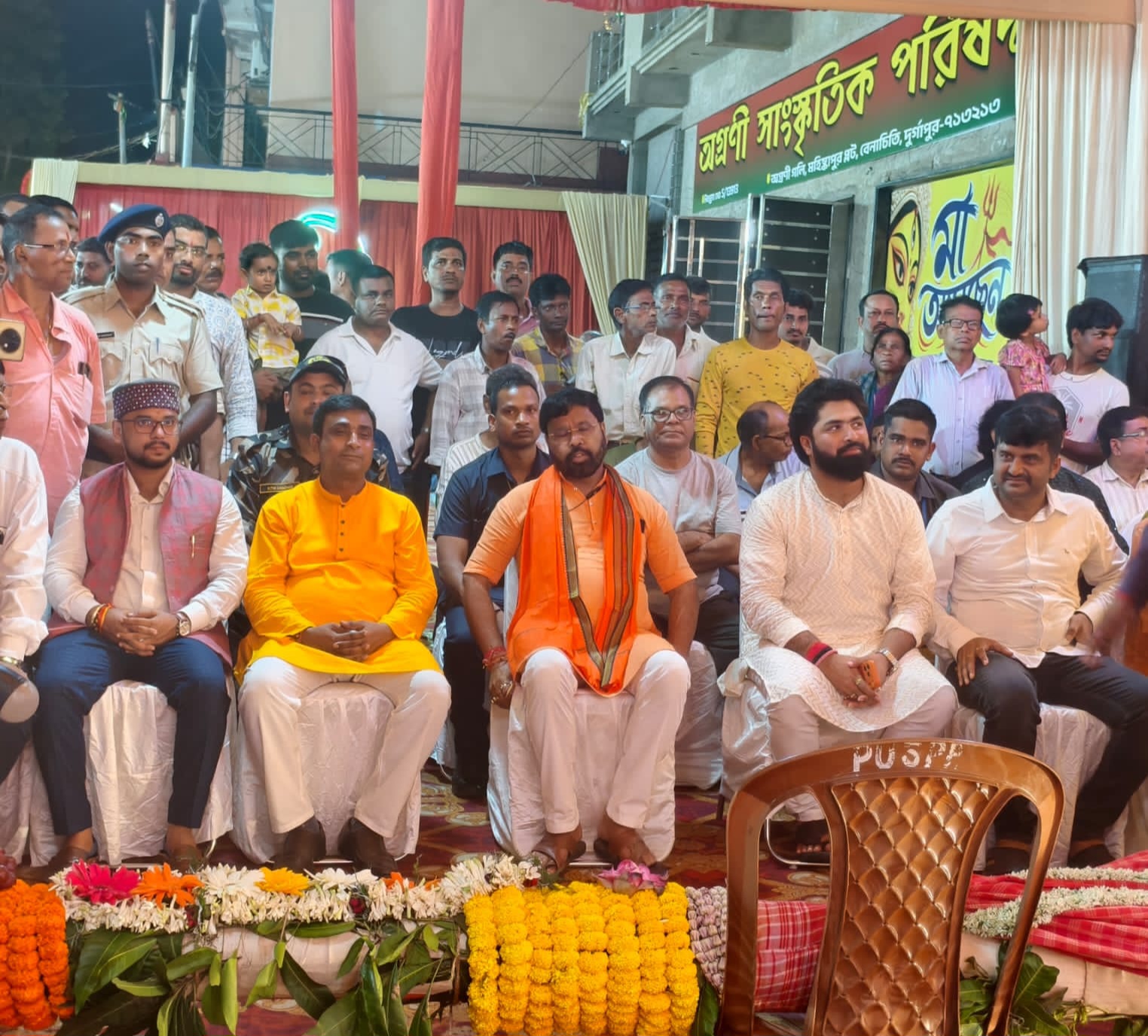 ধূমধামের সঙ্গে হয়ে গেল অগ্রণী সাংস্কৃতিক পরিষদের দুর্গাপুজোর খুঁটি পুজো