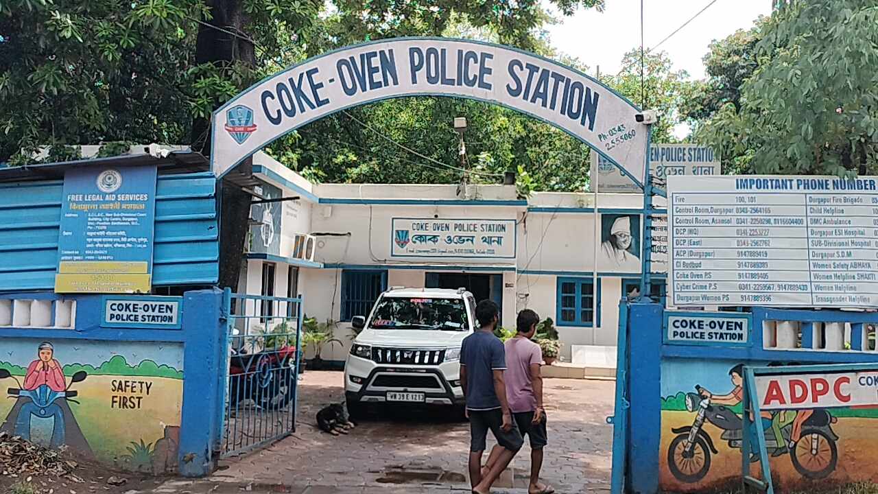 দুর্গাপুরে অবৈধ কয়লা পাচারে পুলিশের কড়া অভিযান, আটক দুই কয়লাবোঝাই ট্রাক দুর্গাপুরের একটি কারখানায় কয়লা পৌঁছে দেওয়ার চেষ্টা, তদন্তে নেমেছে পুলিশ