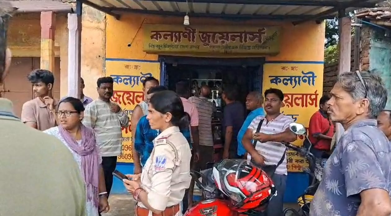 দুর্গাপুরে সোনার দোকানে সিন্দুক ভেঙ্গে দুঃসাহসিক চুরি, খোয়া গেল প্রায় ১০ লক্ষ টাকার সামগ্রী
